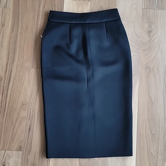 Witchery black pencil skirt w/ gold zipper sz 2 or XS - Picture 4 of 6